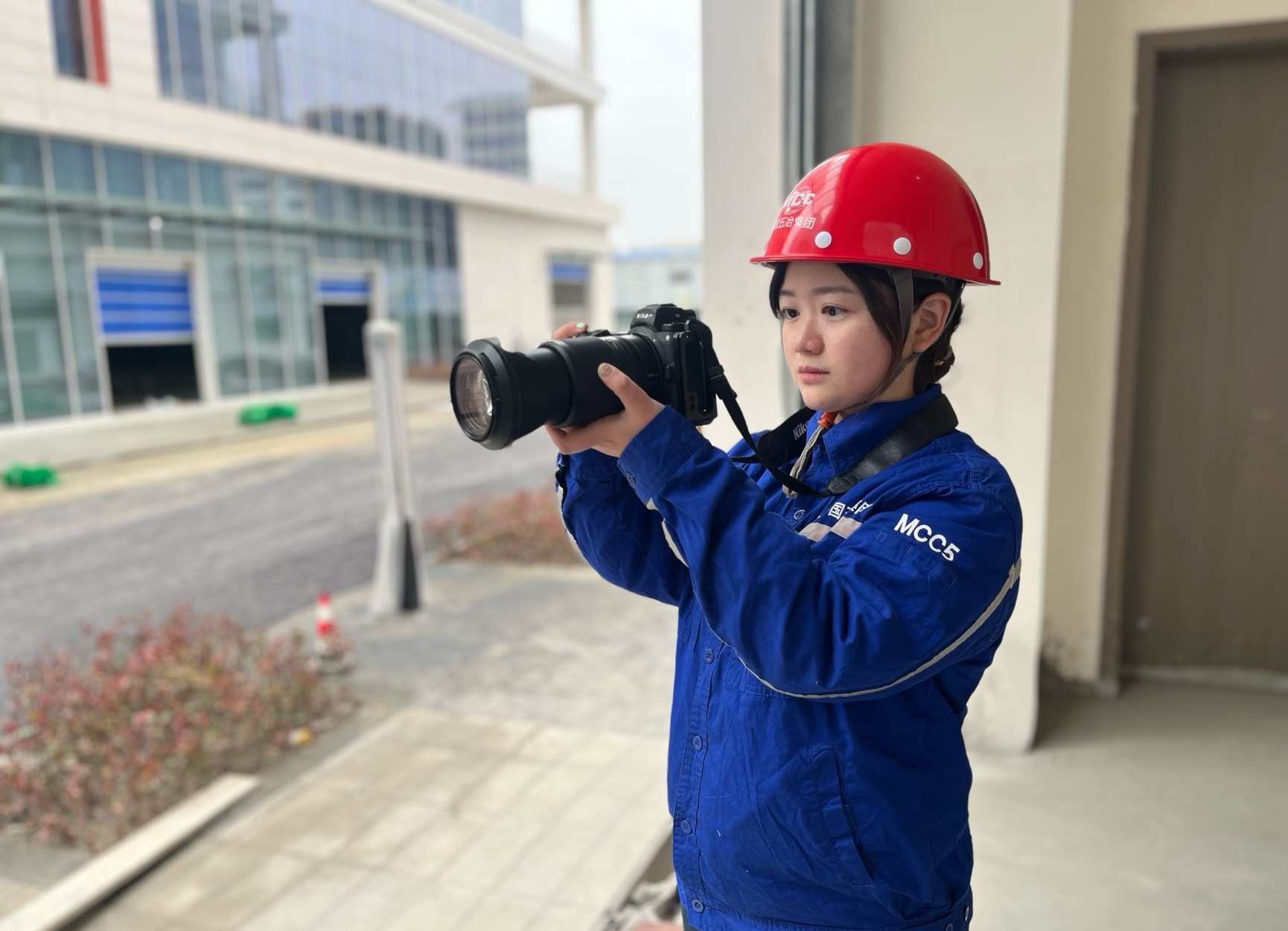 4.鄧青琳,機電公司黨群部科員。.jpg undefined